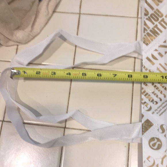 13x16x6” lululemon shopping tote - Picture 6 of 6